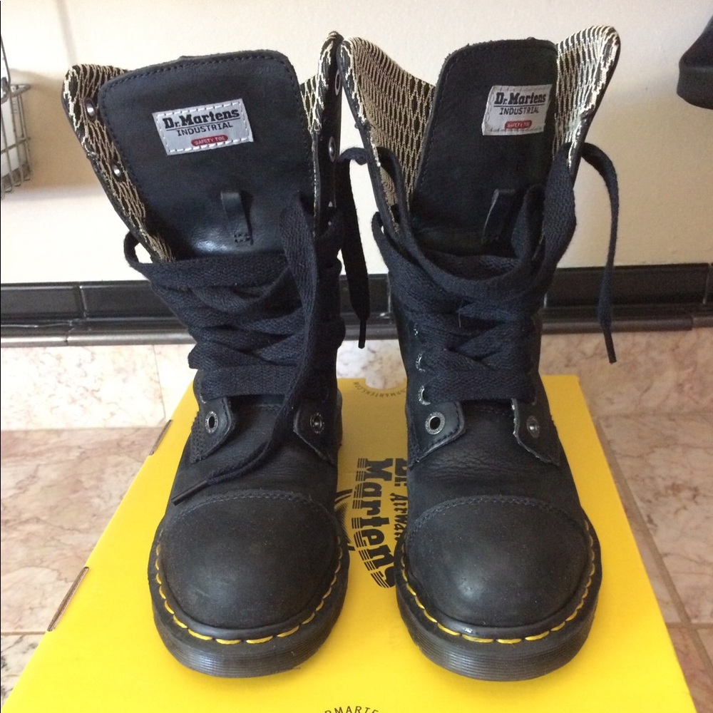 Dr. Martens Black Lace-Up Industrial Boots Leah St size 6